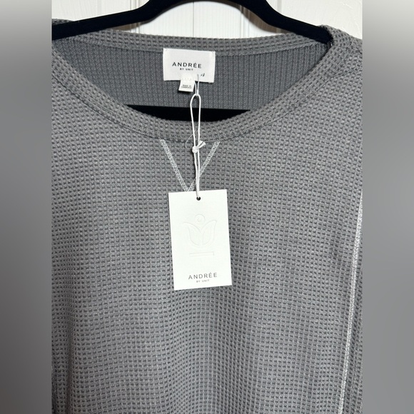 ANDREE BY UNIT Women's Gray Waffle Knit Crewneck Top - Picture 4 of 7